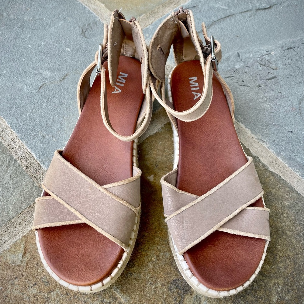 Mia Sandals